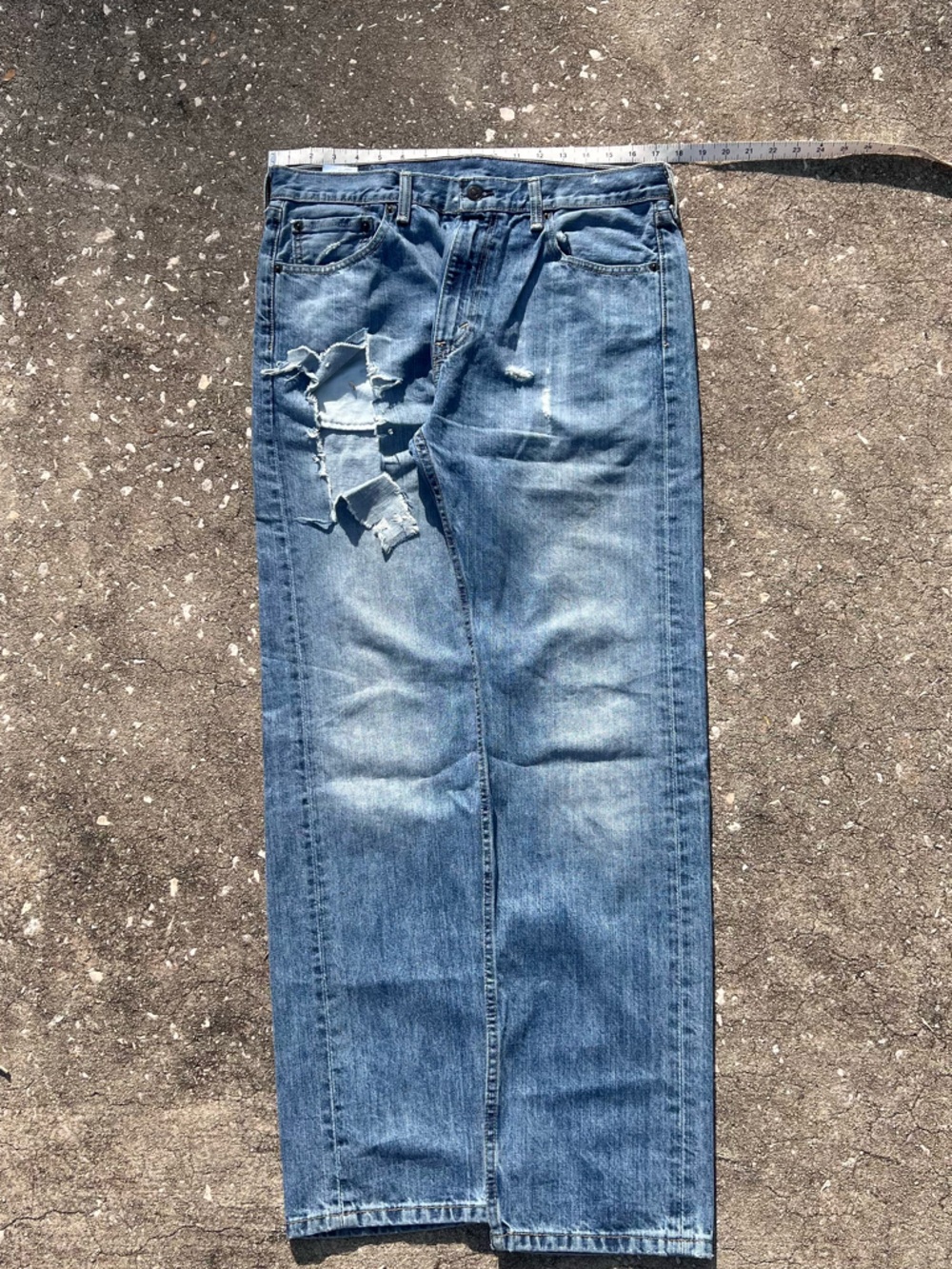 Vintage Levi’s 505 Regular Fit Thrashed Distressed Destroyed Grunge jeans
